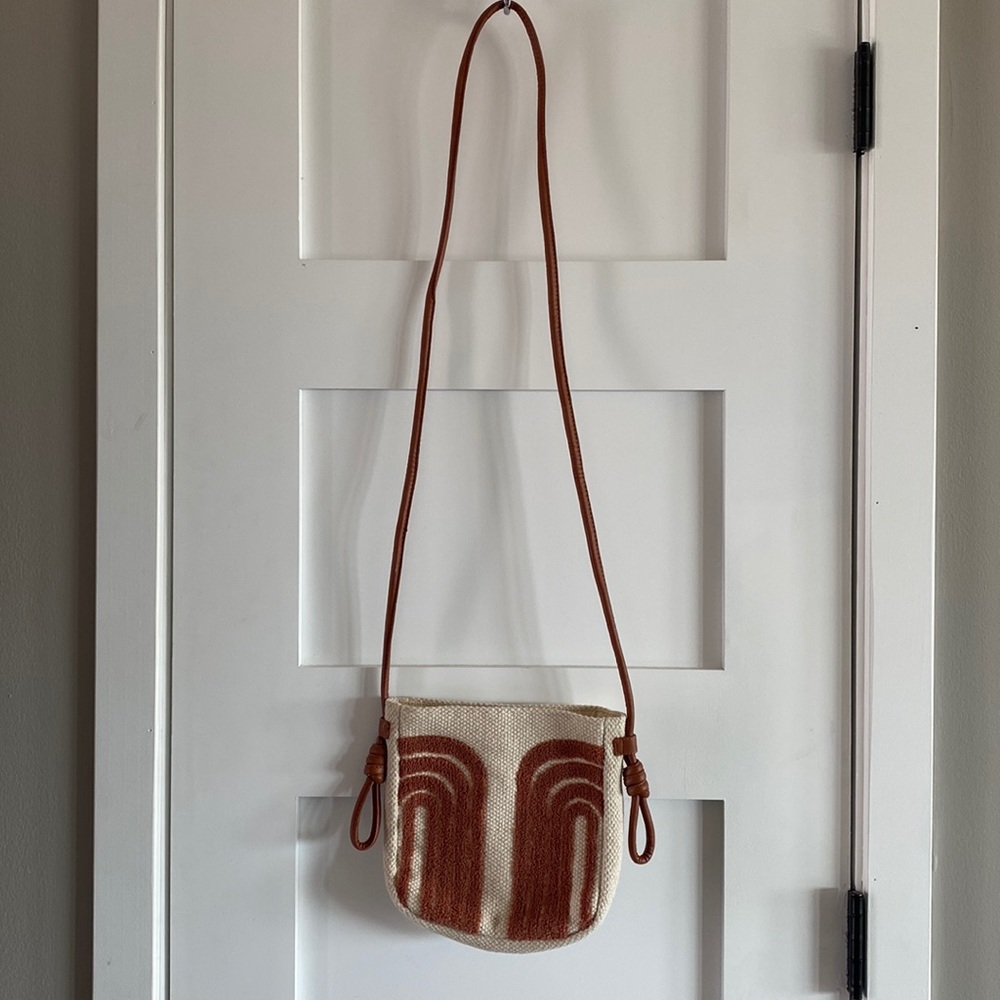 Universal Thread- Crossbody - Picture 2 of 4